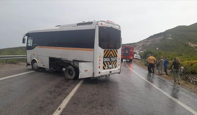 Otomobil İle Otobüs Çarpıştı! 13 Kişi Yaralandı