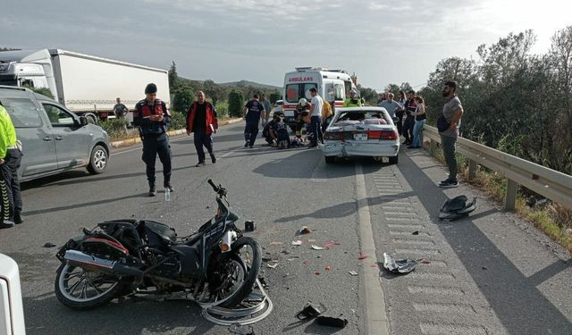 Burhaniye’de Feci Kaza! Motosiklet Otomobile Çarptı, 2 Yaralı!