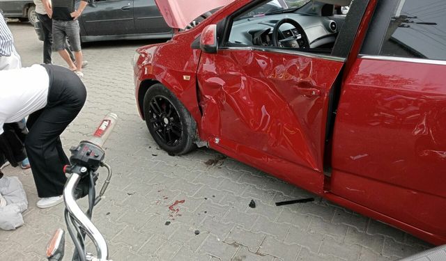 Burhaniye’de Otomobil Motosiklete Çarptı! 2 Yaralı Var