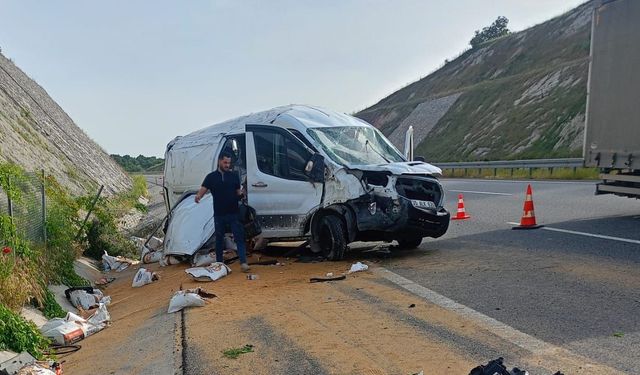 İzmir-İstanbul Otoyolunda Korkutan Kaza! 3 Kişi Yaralandı