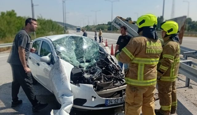 Otoyolda Korkutan Kaza! Araç Yasa'nın Bariyerlere Girdi!