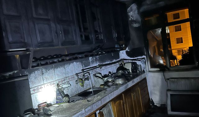 Dursunbey'de Korkutan Yangın! Ev Kullanılamayacak Hale Geldi!