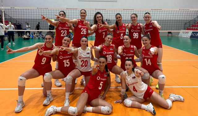 Milliler Fırtına Gibi Başladı! Kadın Voleybol Takımı Kosova'yı Sildi Süpürdü!
