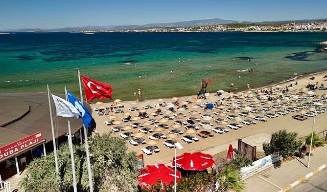 Balıkesir’in En Temiz Sahilleri Yine Ayvalık’ta! Mavi Bayraklar Göndere Çekildi!