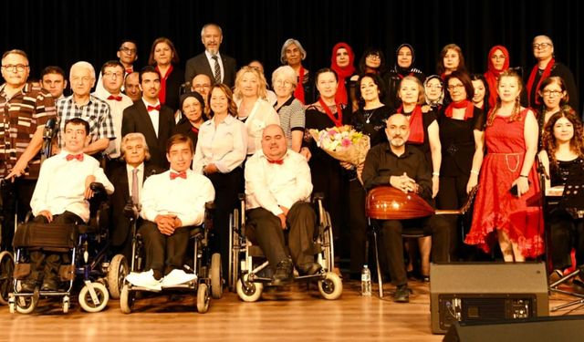 Engelsiz Düşler Türk Müziği Korusu Hem Coşturdu Hem Duygulandırdı