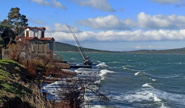 Ayvalık’ta Fırtına Alarmı! Kuvvetli Rüzgar Geliyor, Tedbir Uyarısı Yapıldı!