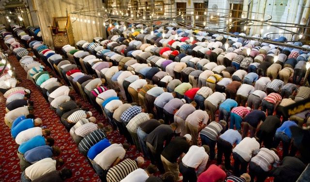 Bugün Cuma! Balıkesir’de Cuma Namazı Saat Kaçta?