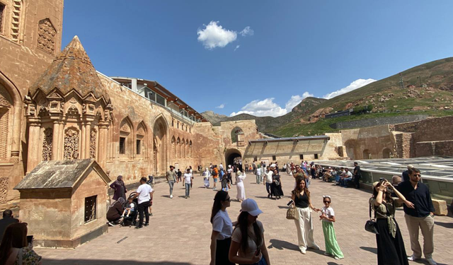 İshak Paşa Sarayı'nın Sırları! Tarihin Görkemli İzi