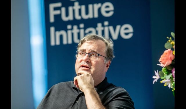 Linkedln'in Kurucusu Reid Hoffman'dan Gençlere Uyarı "Diplomanız Değil Yapay Zeka Yetkinliğiniz İş Bulmanızı Sağlayacak"