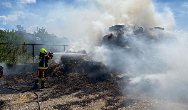 Balıkesir Yakupköy'de Yangın: 500 Balya Saman Küle Döndü
