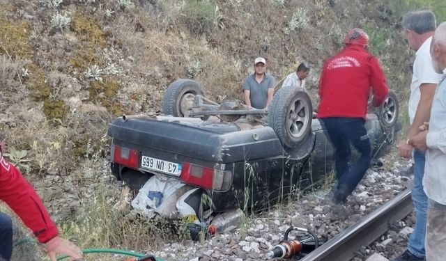 Dursunbey’de Feci Kaza! Sürücü Araçta Sıkıştı