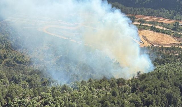 Bigadiç'te Orman Yangını Panik Yarattı! Helikopterler Havalandı