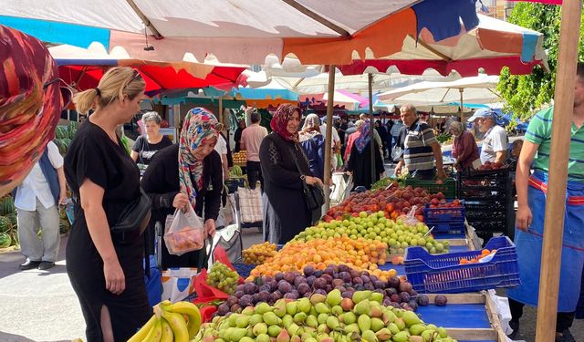 Pazarda Ne Vatandaş Ne de Esnaf Memnun: Fiyatlar El Yakıyor