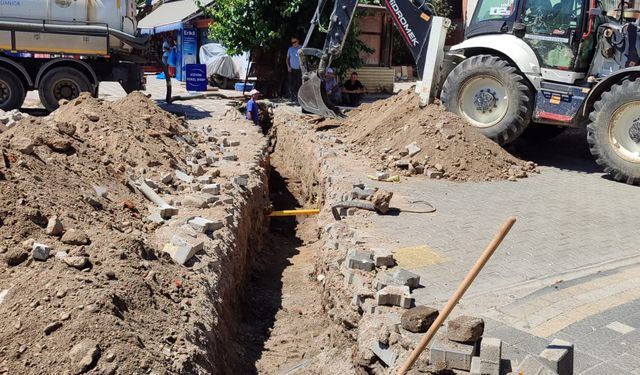Edremit’te Koku Gitti mi? Körfez Halkı Hâlâ Altyapı ve Arıtma Çözümü Bekliyor