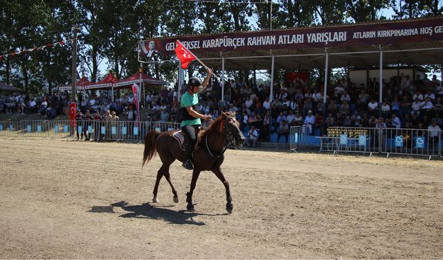 46 Yıllık Gelenek Devam Ediyor! Karapürçek'te Rahvan Heyecanı Zirve Yaptı