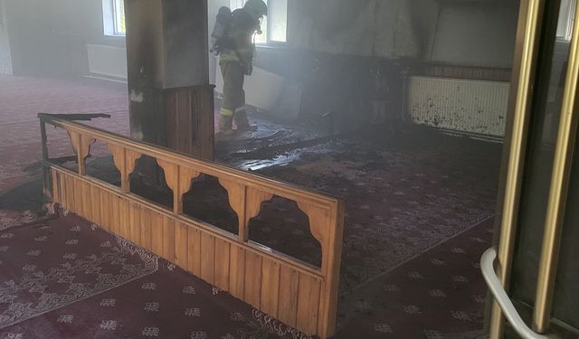 Manyas Salur Mahallesi Camii’nde Yangın: İtfaiye Ekipleri Müdahale Etti
