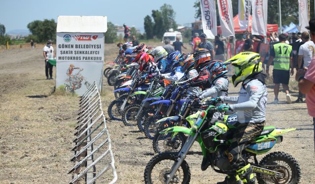 Gönen'de Motokros Coşkusu! Türkiye Motokros Şampiyonası'nın İkinci Ayağı Sona Erdi!