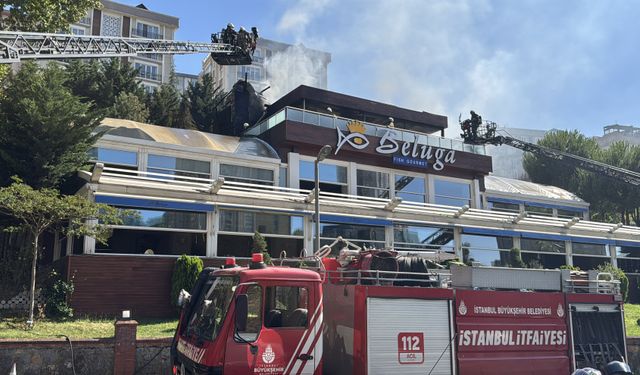 İstanbul'da Yangın Paniği! Ataşehir'de Bir Restoran Alevlere Teslim Oldu!