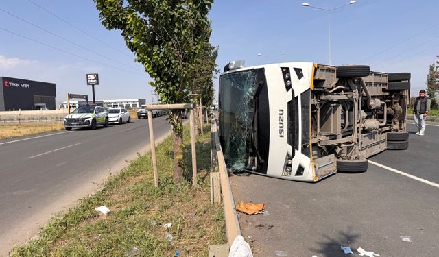 Erzurum'da Feci Kaza! Askeri Personel Minibüsü Devrildi! 13 Asker Yaralandı!