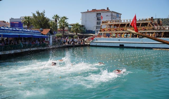 Ayvalık’ta Kabotaj Bayramı Coşkusu: Yağlı Direk Yarışı Nefes Kesti