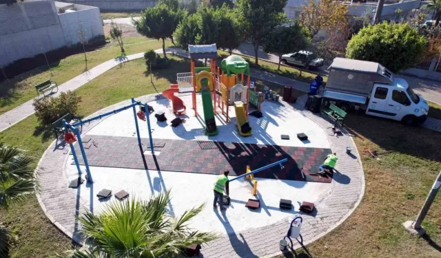 Edremit'te Vandallık! Parklar ve Çocuk Oyun Alanları Tahrip Ediliyor! Belediye'den Sert Uyarı!