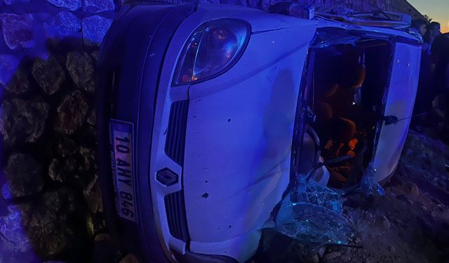 Balıkesir Kepsut Yolunda Can Pazarı! 3 Araç Çarpıştı, 1 Kadın Hayatını Kaybetti