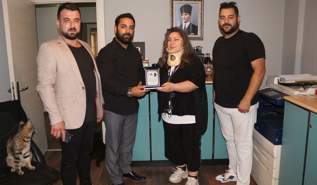 Gazeteciler Günü'nde Anlamlı Ziyaret: Anahtar Parti'den POLİTİKA'ya Teşekkür Plaketi
