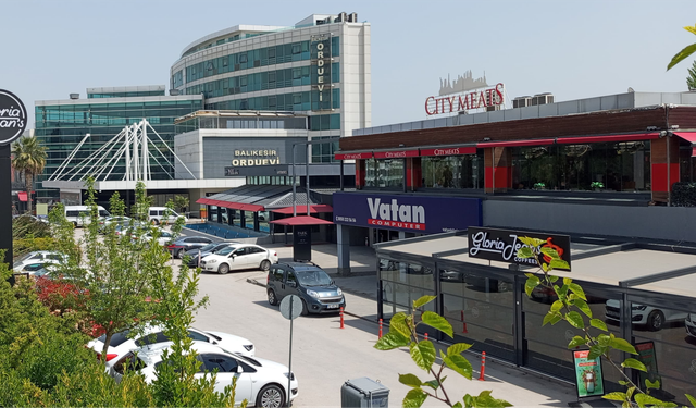 Satarsan müteahhidin olacak! Satmazsan, şehrin mülkü...