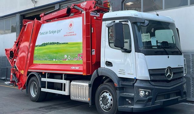 Bigadiç Belediyesi Araç Filosunu Güçlendirdi! Yeni Nesil Çöp Kamyonu Hizmete Girdi