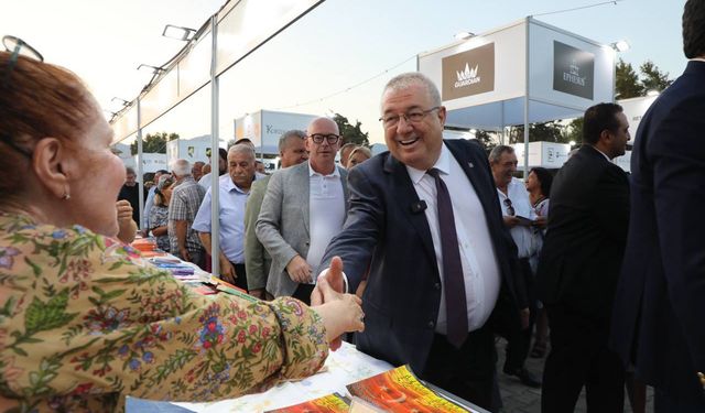 Edremit’te 7. Kitap Fuarı “Ölmez Ağacın Gölgesinde” Başladı