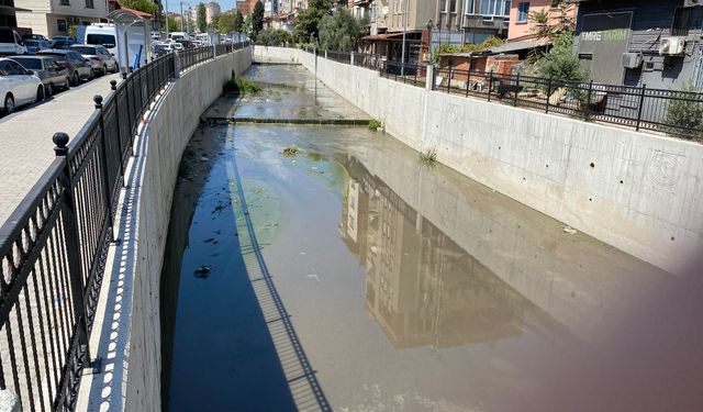 Çay Deresi'nde ıslah çalışması çileye döndü: Trafik, toz ve dayanılmaz koku!
