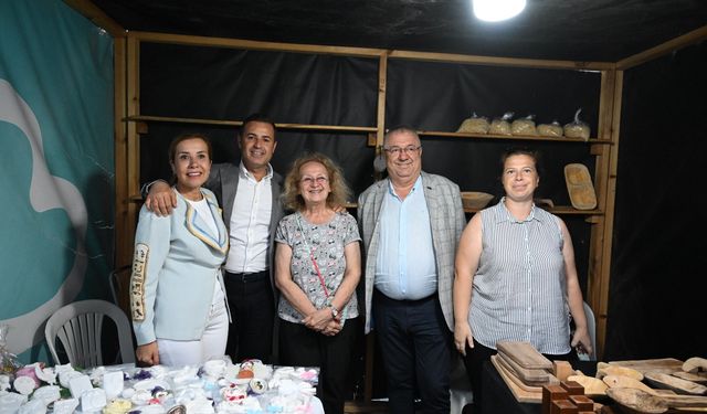 Edremit'te Kadın Emeği Çarşısı... El emeği ürünler satışa sunuluyor