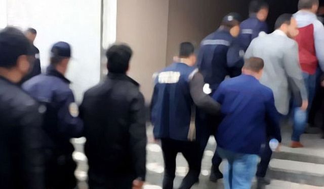 Balıkesir’de Jandarma Taklidiyle Dolandırıcılık! 3 Şüpheli Tutuklandı