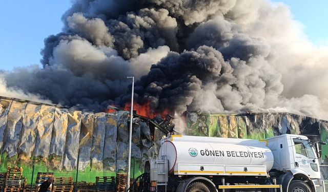 Balıkesir Gönen'de Süt Fabrikasında Çıkan Yangında 2 Kişi Hayatını Kaybetti!