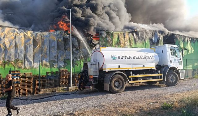 Gönen Teksüt Fabrikasında Yangın!