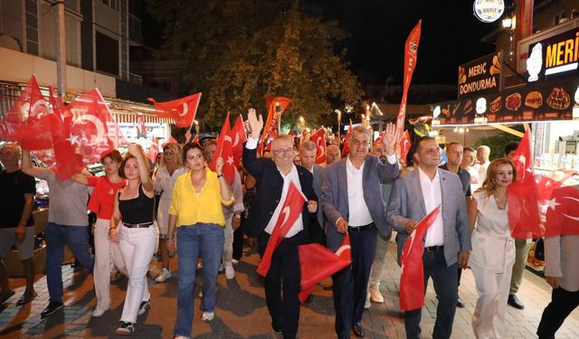 Edremit’te 30 Ağustos Zafer Bayramı Coşkusu: Fener Alayı ve Buray Konseri