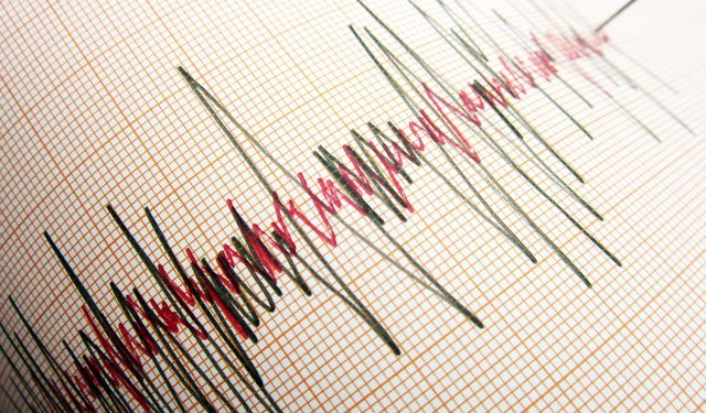 Sındırgı’da Gece Yarısı Korkutan Deprem!