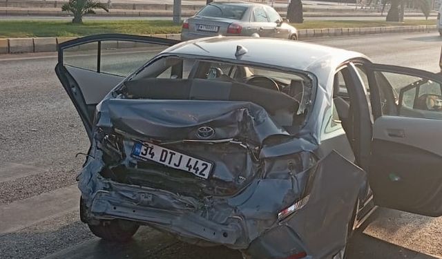 Edremit’te Feci Kaza! Tır Otomobile Arkadan Çarptı: Sürücü Hastaneye Kaldırıldı