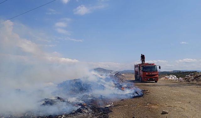 Edremit'te Çöplük Yangını Paniği! Alevlere Anında Müdahale Edildi