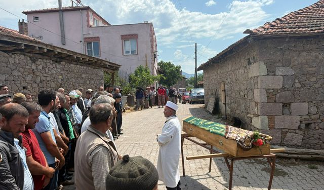 Bigadiç’te Kadın Cinayeti Sonrası Gözyaşları Sel Oldu: Gonca A. Son Yolculuğuna Uğurlandı