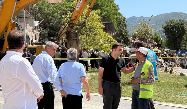 Rahmi Kula'dan Müjde! Sındırgı’da Depremden Etkilenen İşletmelere 1,5 Milyon TL’ye Kadar Kredi