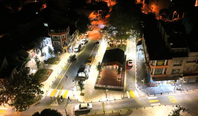 Dursunbey’in Yeni Buluşma Adresi: 4.100 Metrekarelik “Çarşı Meydanı” Açıldı