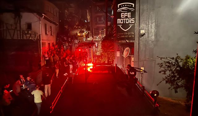 Dursunbey'de Yangın Paniği! Ahşap Yapıda Yangın Çıktı!