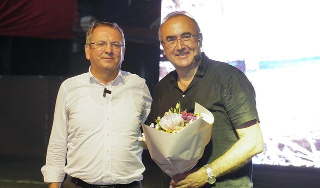Ayvalık’ta 30 Ağustos Coşkusu: Sunay Akın’dan “Zafere Giden Yol” Gösterisi