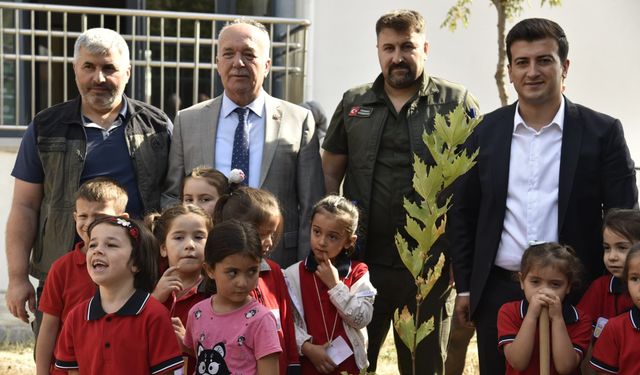 Dursunbey’de Eğitim ve Çevre Seferberliği: Öğrencilere Set, Doğaya Fidan