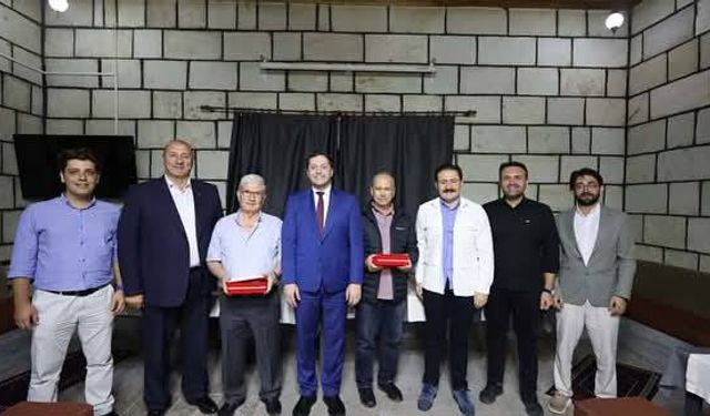 35 Yılı Aşkın Emek! Bigadiç’te Doktorlara Teşekkür Plaketi