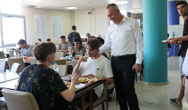 Adem Özalp, Yurt Ziyaretlerinde Öğrencilerle Buluştu