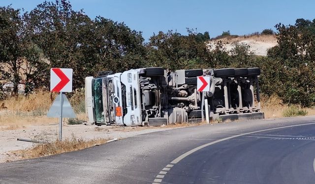Balıkesir'de Felaketin Eşiğinden Dönüldü! Amonyum Nitrat Yüklü Tanker Devrildi: Sürücü Yaralandı