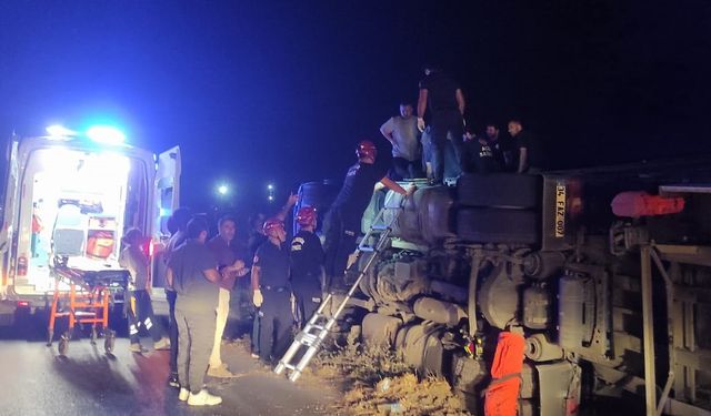 Balıkesir' Korkunç Kaza! Susurluk'ta TIR Devrildi! Sürücü Yaralandı!