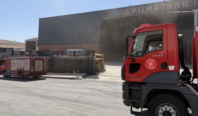 Gaziantep'te Korkutan Yangın! Bir Fabrikadan Alevler Yükseldi!